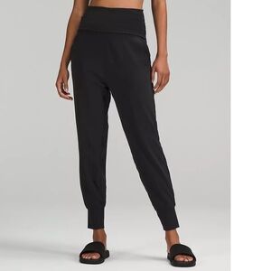 LULULEMON super high rise ribbed waist jogger!
